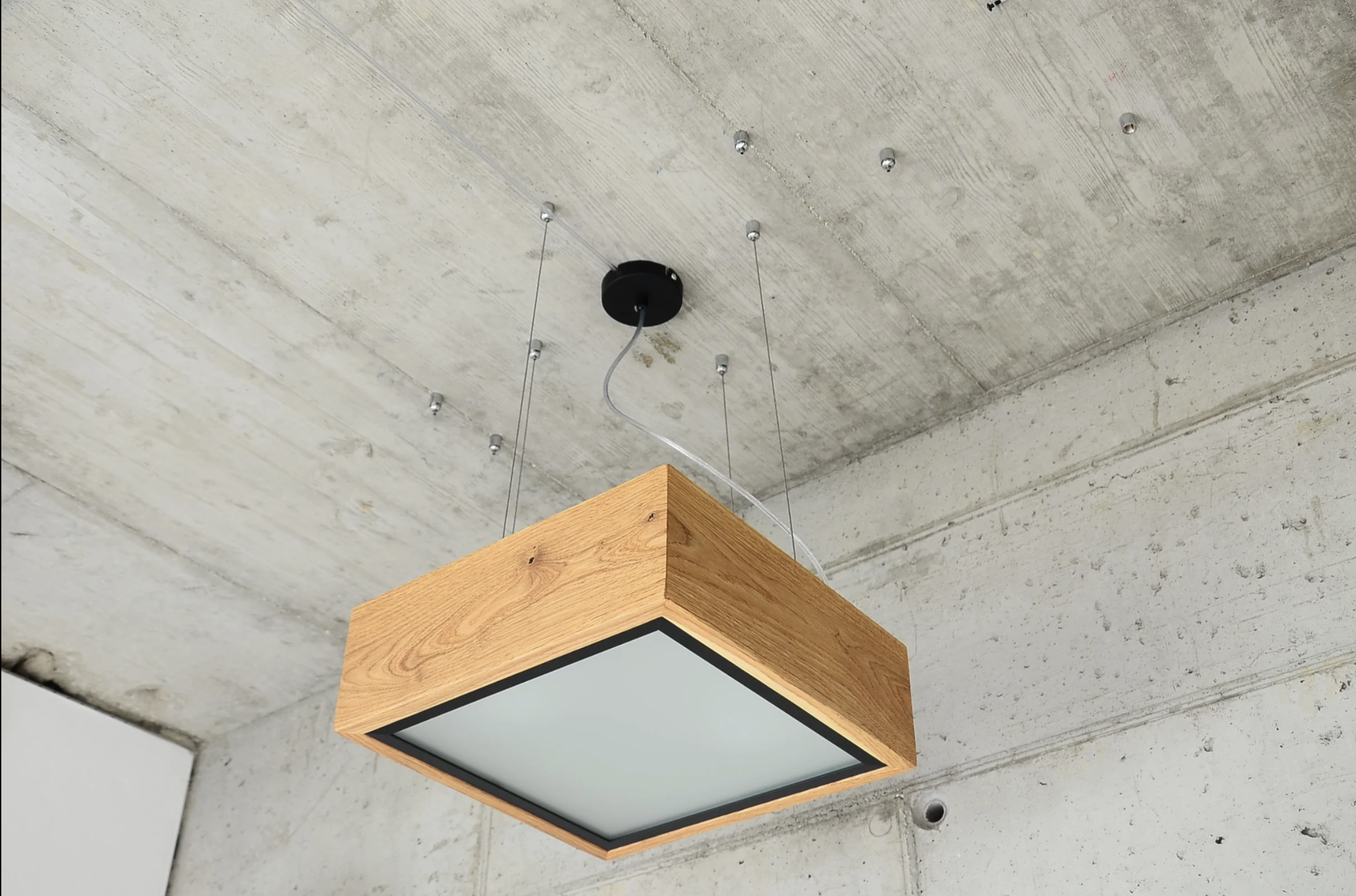 GMO Design Lampa wisząca z drewna na linkach | na wymiar - zdjęcie 9