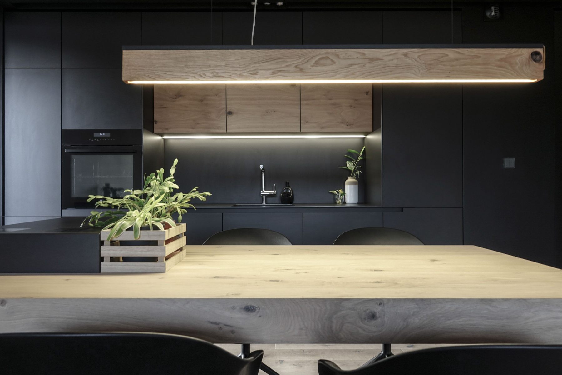 GMO Design Lampa RIFT - led wisząca liniowa z drewna dół/góra-dół na wymiar - zdjęcie 13