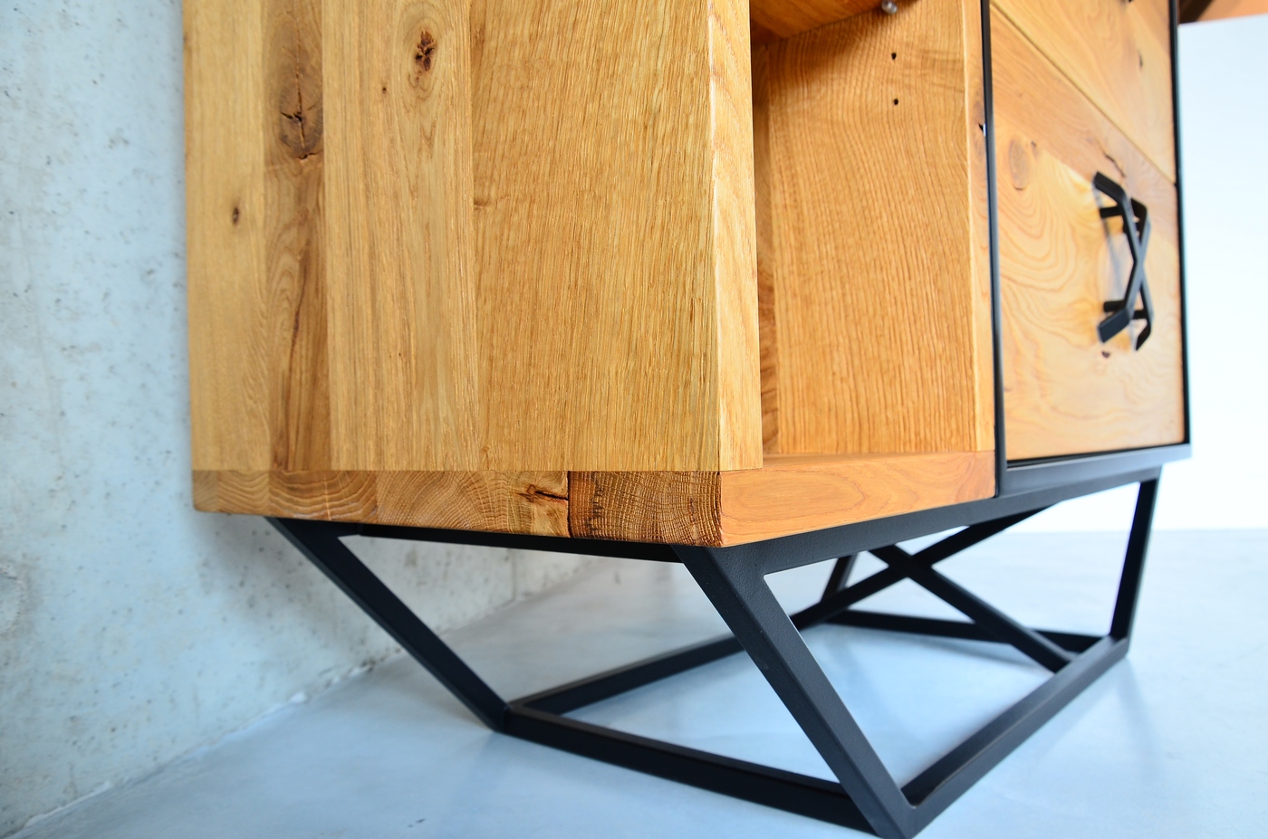 GMO Design Komoda z litego drewna SANKI otwarta czarna SANKI - zdjęcie 5